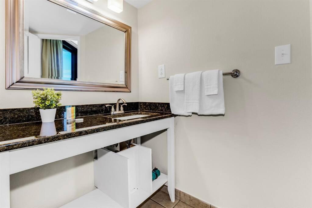 Supreme Oceanfront Studio, Dogs Ok! 1126 Appartement Myrtle Beach